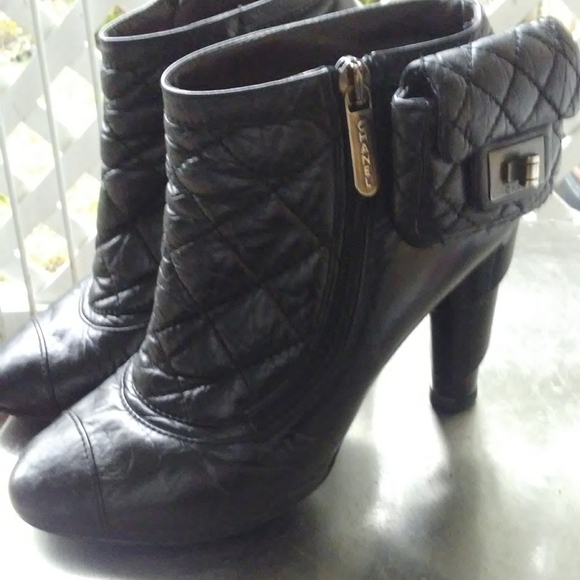 ***Authentic***Channel Quilted Gorgeous Booties - Picture 3 of 8